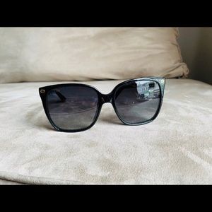 ❗️SOLD❗️Gucci Sunglasses 🕶 GG0022s